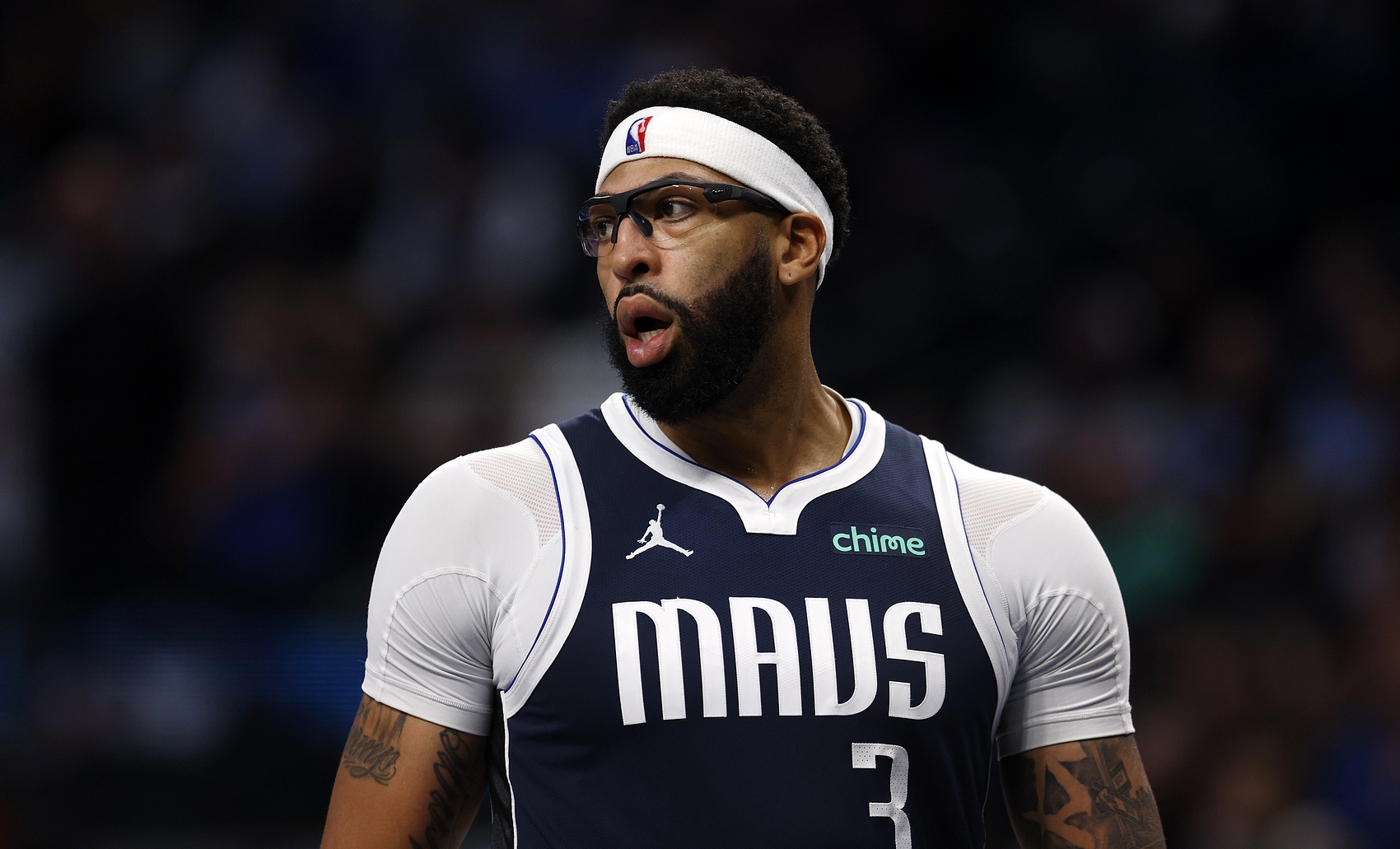 企鹅体育排球直播-这才是熟悉的你！浓眉补防血帽李凯尔 随后快速反击空切背扣空篮