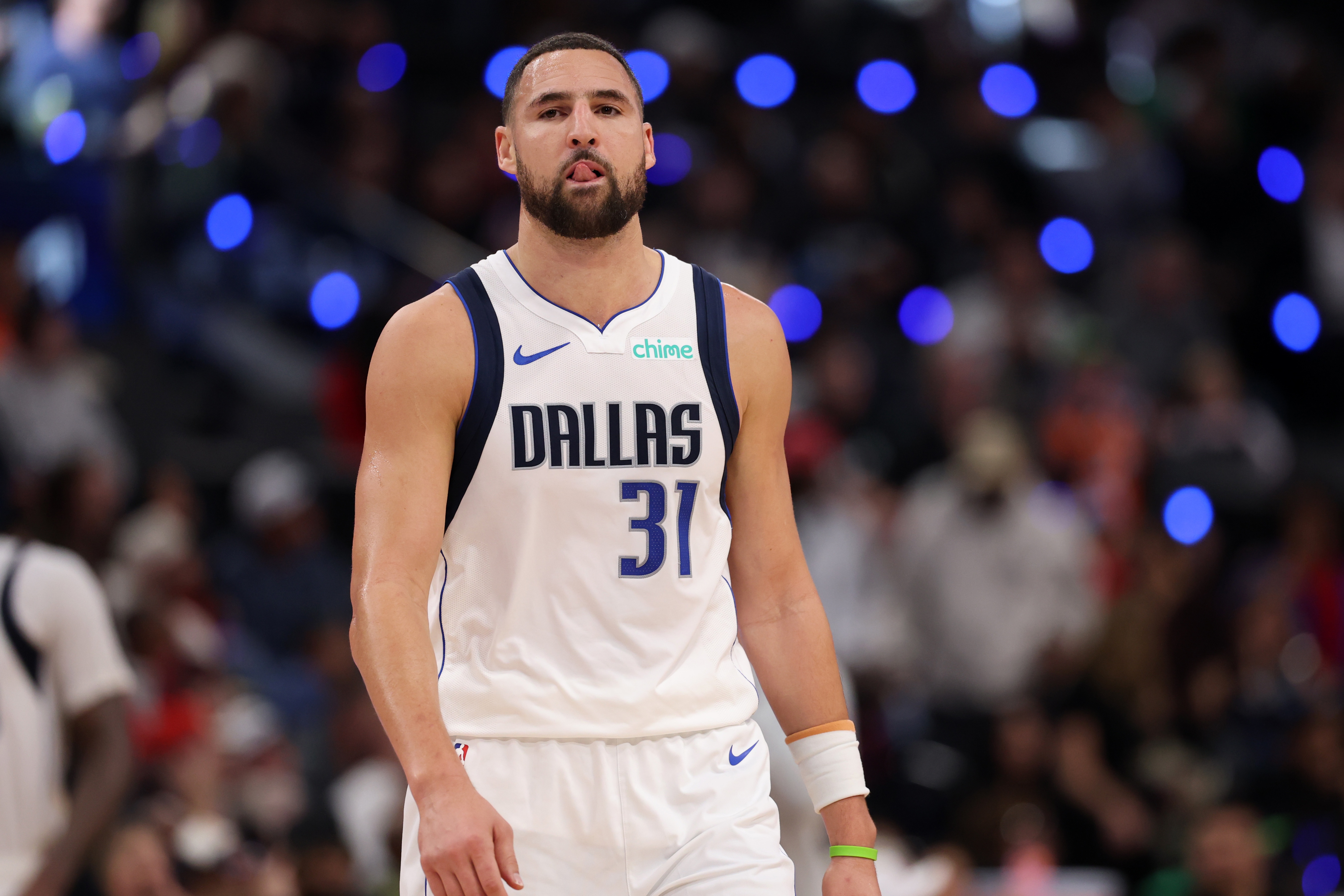 企鹅体育-要保持下去！克莱三分11中6轰下平赛季最高23分 另有3板5助