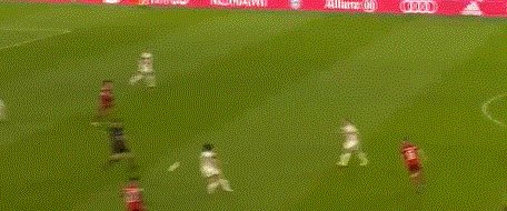 【德甲】莱万梅开二度 科芒+夸西破门 拜仁4比0胜