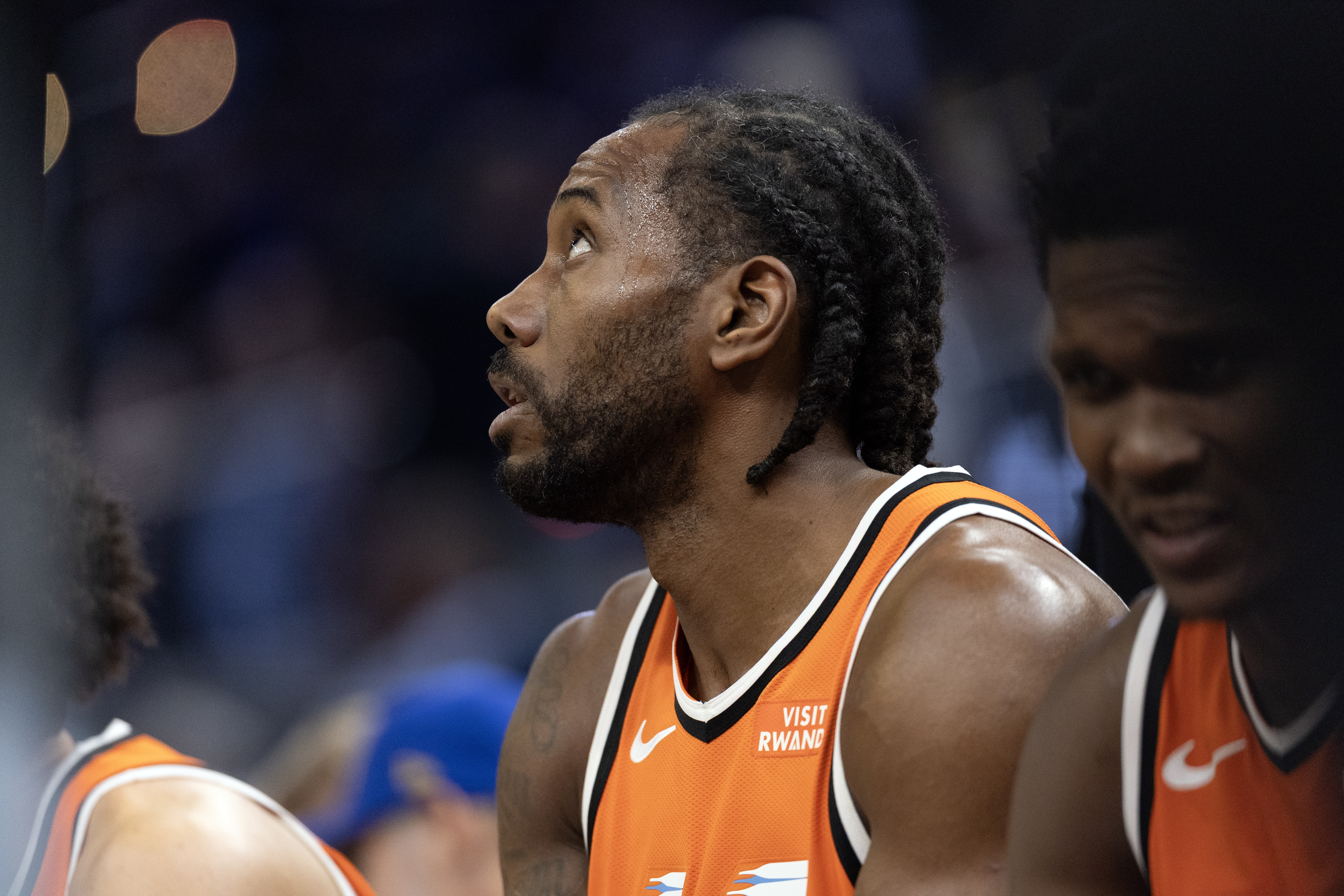 企鹅体育赛事直播-被打服！狼记：联盟现在还有谁比伦纳德打得更好吗？他简直是机器