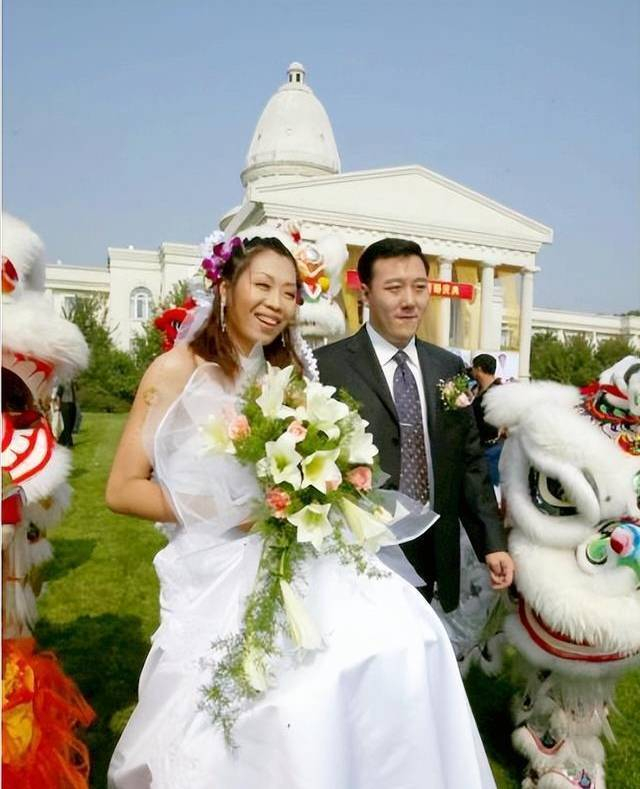 企鹅体育排球直播-女排传奇张越红：制造最经典一扣，退役后官至副厅级，婚姻美满幸福|葛勇|排球|体育局|雅典奥运会|中国女排_新浪体育_新浪新闻